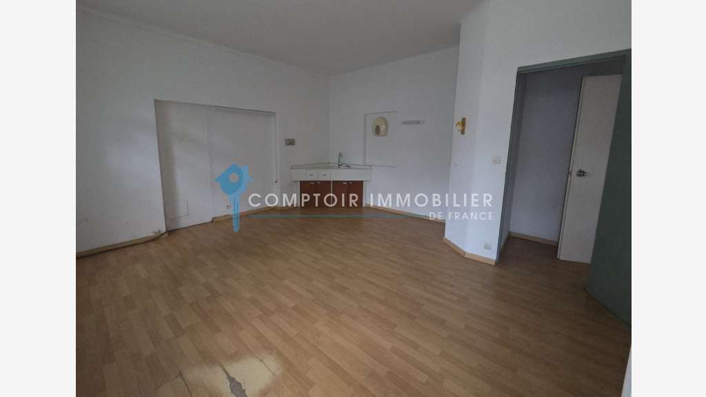 Local professionnel 107m² centre ville Vauvert
