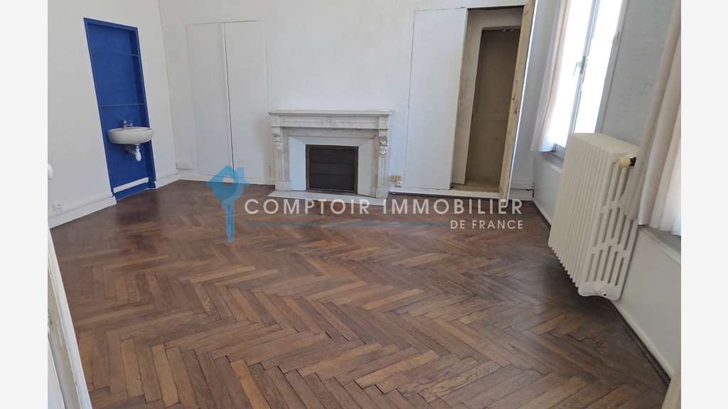 Local professionnel 107m² centre ville Vauvert