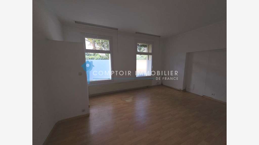 Local professionnel 107m² centre ville Vauvert