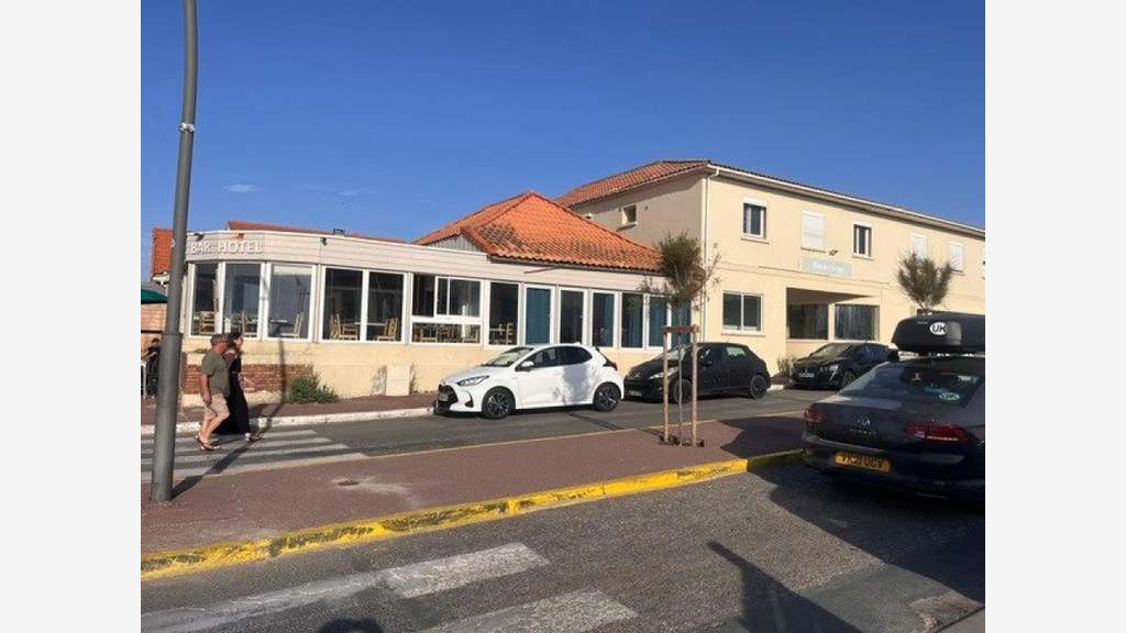 Etablissement de 800m² à vendre Vendays-Montalivet