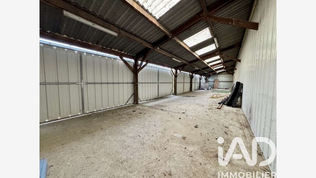 Vente locaux 1200m² à Vernantes