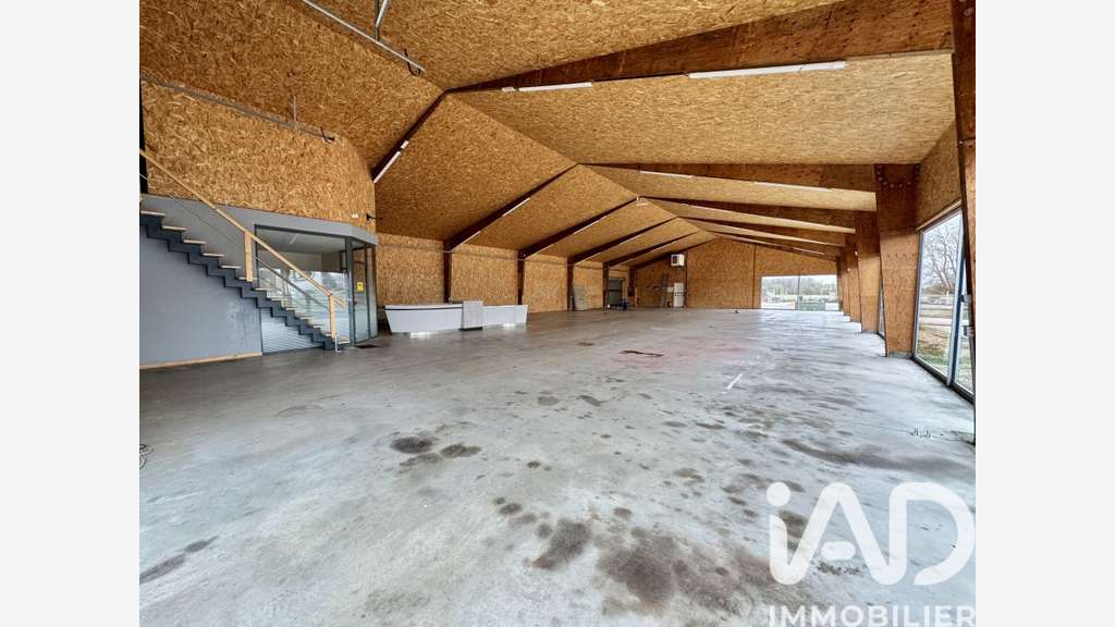 Vente locaux 1200m² à Vernantes
