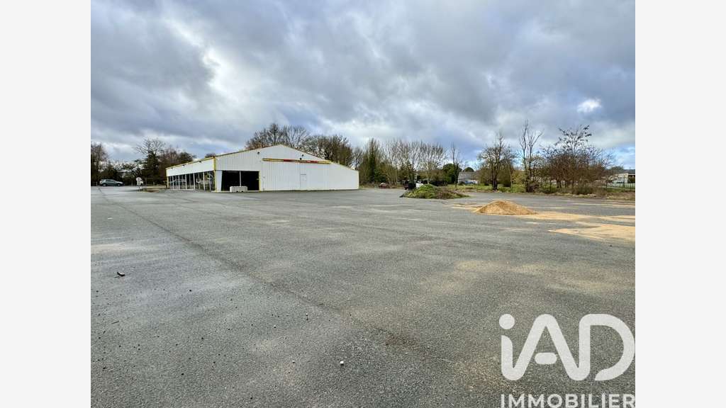 Vente locaux 1200m² à Vernantes