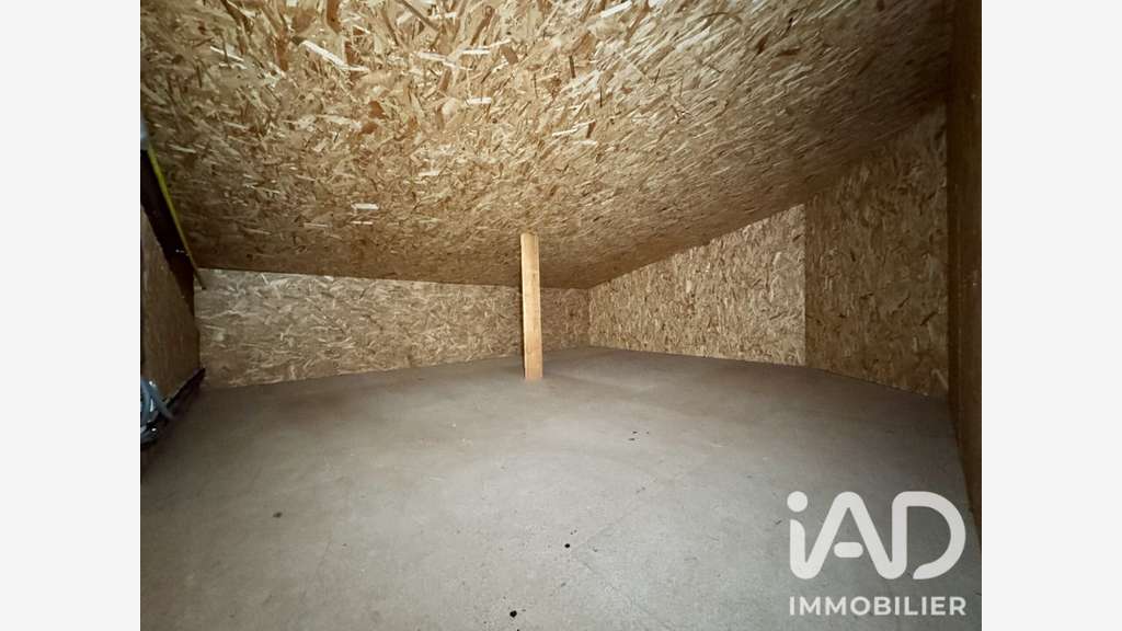 Vente local commercial 600m² proche de Vernantes
