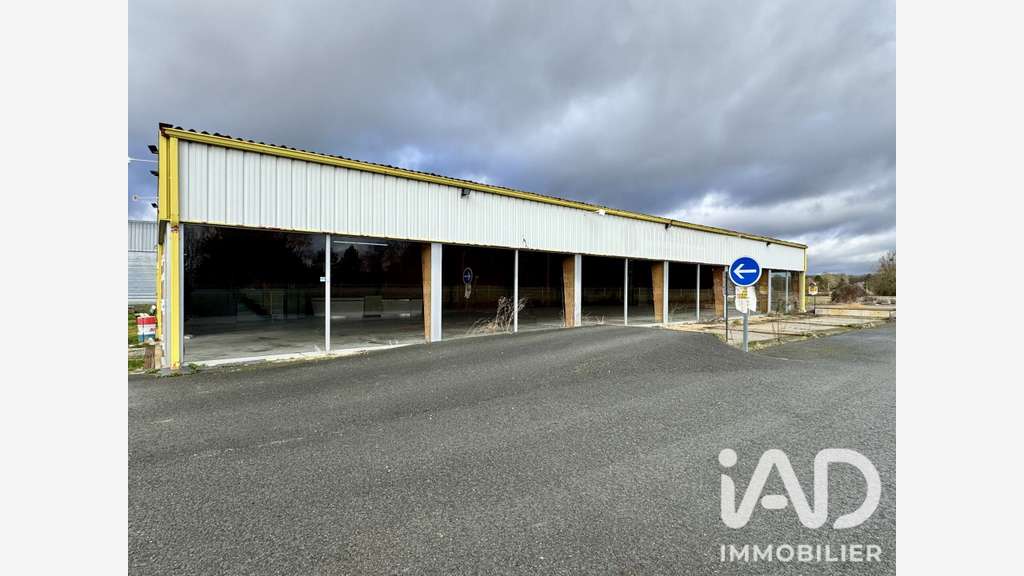 Vente local commercial 600m² proche de Vernantes