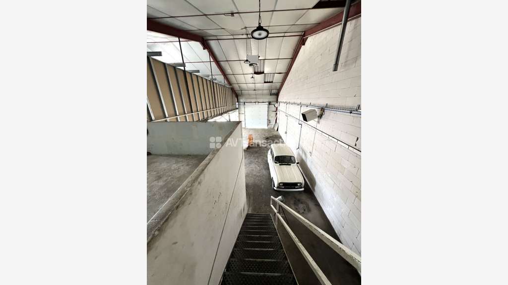 AV bâtiment local d'activité 260m² prox Vernon