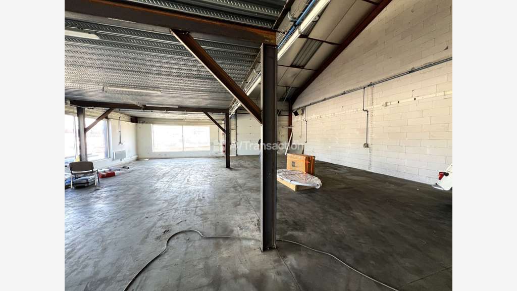 AV bâtiment local d'activité 260m² prox Vernon