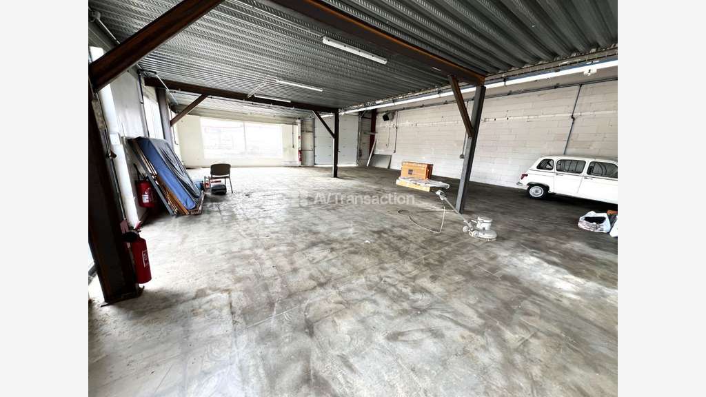 AV bâtiment local d'activité 260m² prox Vernon