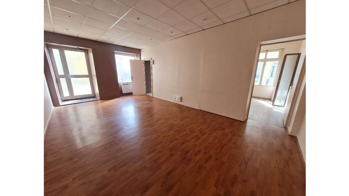 Vente murs libres 88m² à Versailles Saint Cloud