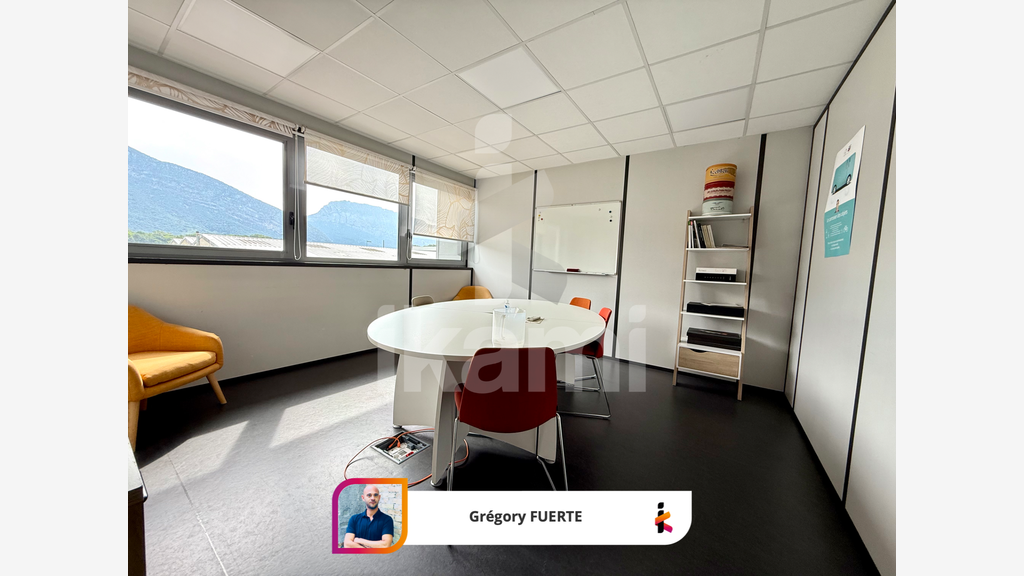 AV local professionnel 540m² à Veurey-Voroize