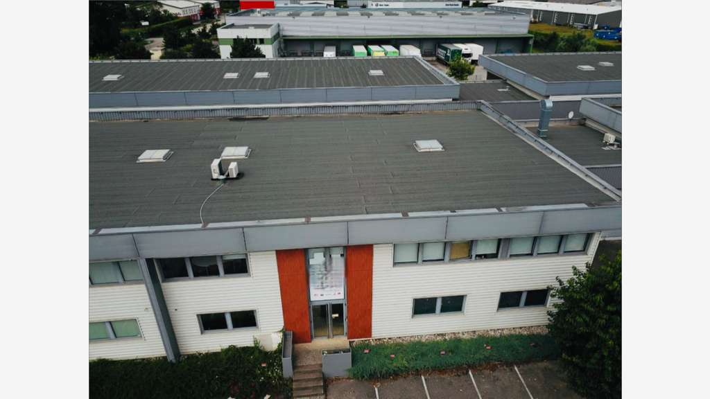 AV local professionnel 540m² à Veurey-Voroize