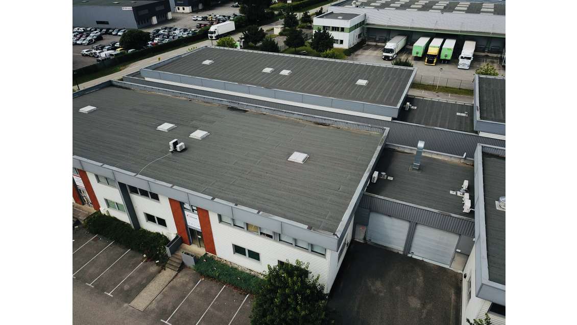 AV local professionnel 540m² à Veurey-Voroize