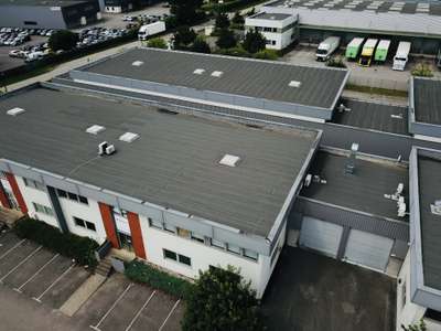 AV local professionnel 540m² à Veurey-Voroize