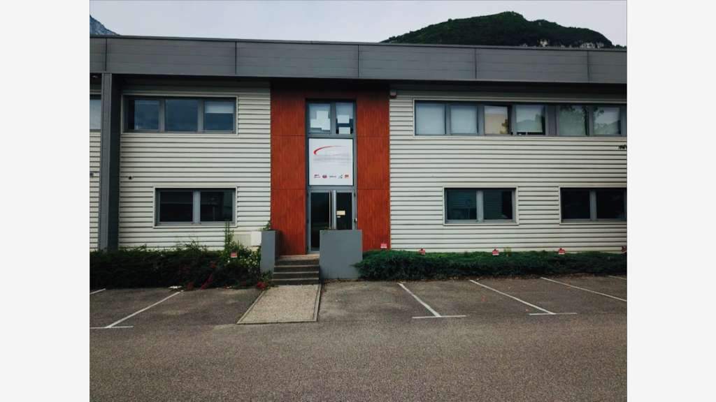 AV local professionnel 540m² à Veurey-Voroize