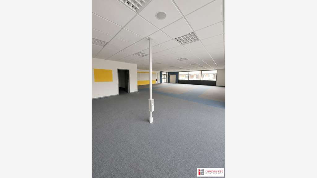 AV local commercial 333m² Vitré Z.A. La Baratière