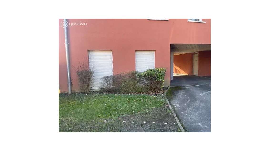 Local d'activité de 44 m avec 2 places de parking