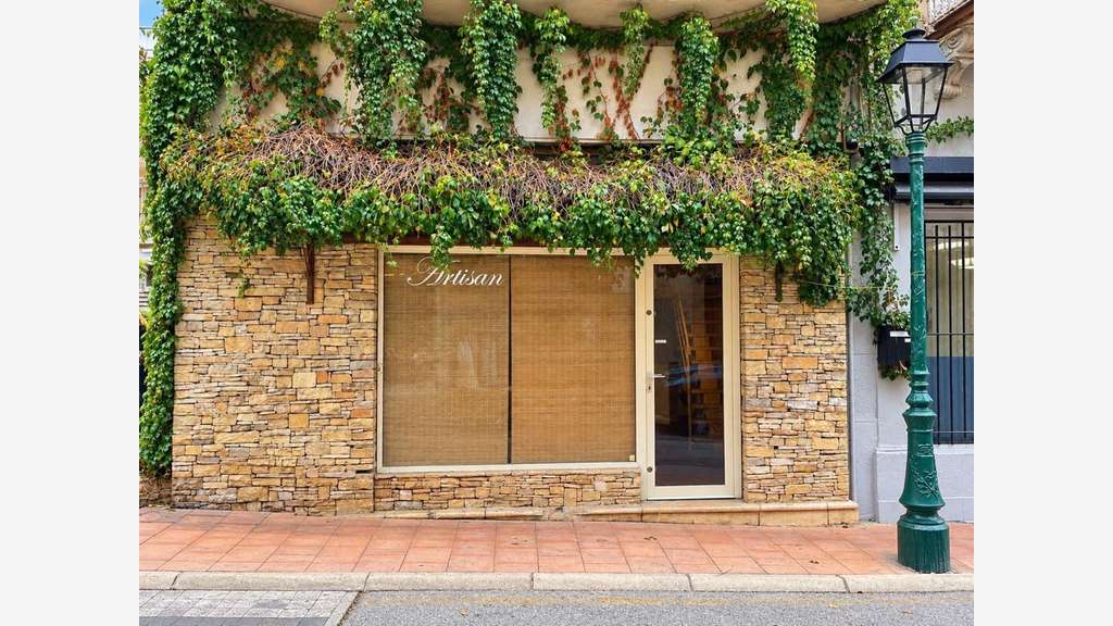 Local commercial 92m² à vendre à Carcès