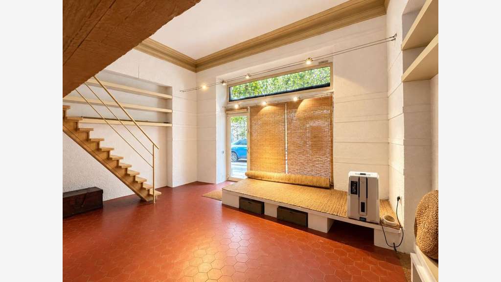 Local commercial 92m² à vendre à Carcès