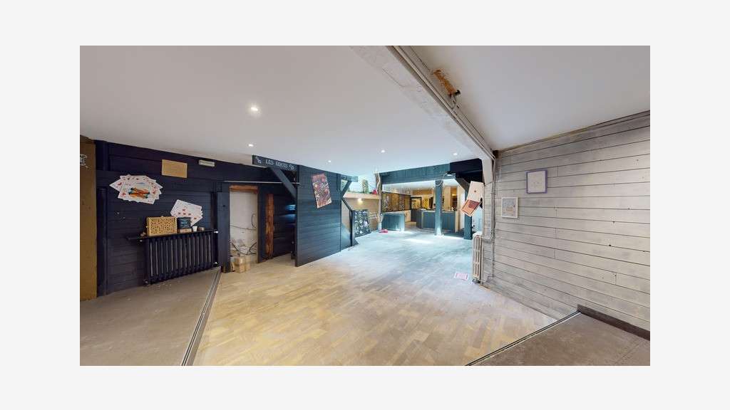 Local commercial 210m² + appart 70m² T3 à Nantes