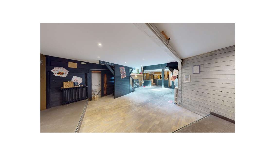 Local commercial 210m² + appart 70m² T3 à Nantes