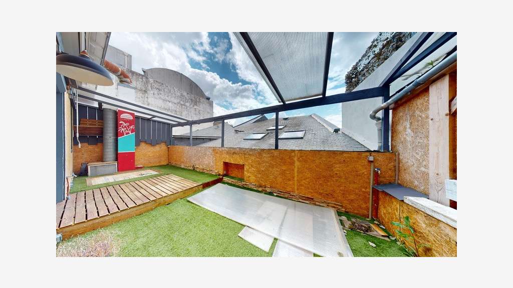 Local commercial 210m² + appart 70m² T3 à Nantes