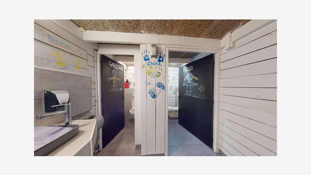 Local commercial 210m² + appart 70m² T3 à Nantes