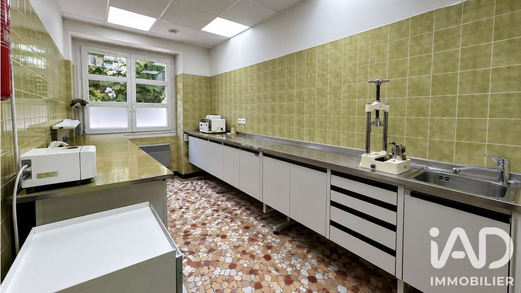 Vente local prothésiste dentaire 92m² à Grenoble