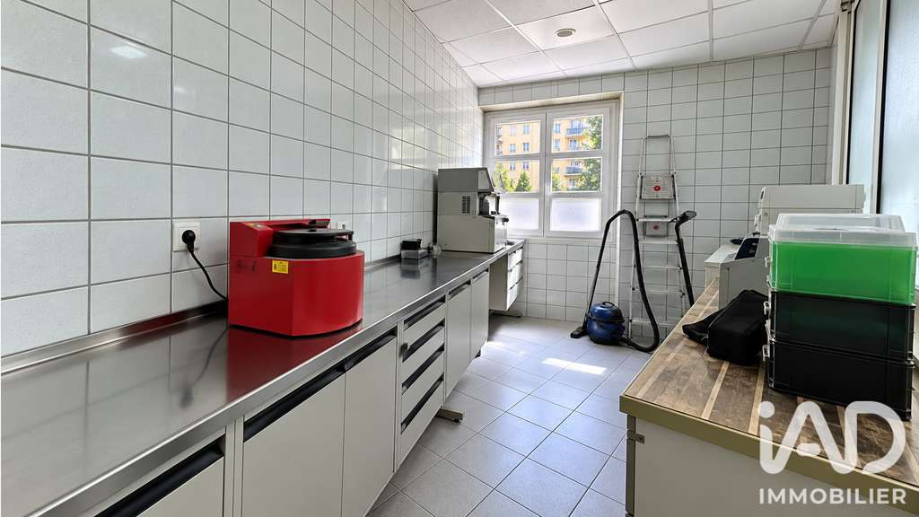 Vente local prothésiste dentaire 92m² à Grenoble