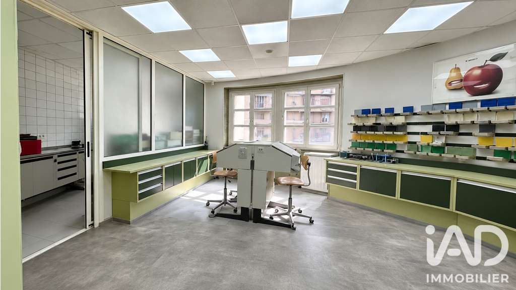 Vente local prothésiste dentaire 92m² à Grenoble
