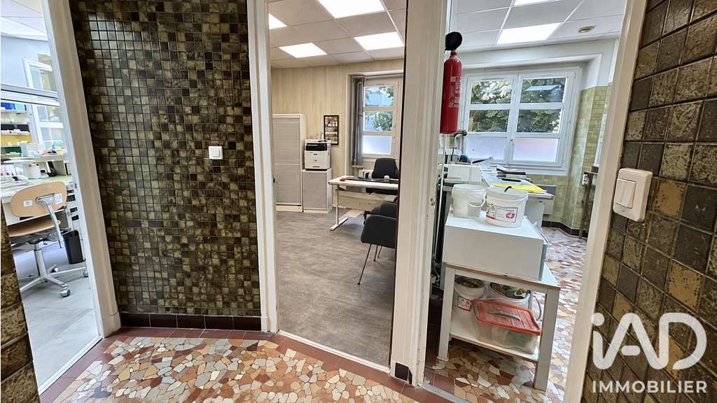 Vente local prothésiste dentaire 92m² à Grenoble