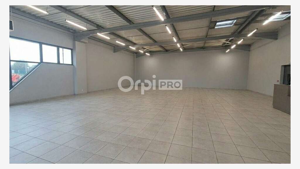 Vente local commercial sur terrain 5000m² à Ibos