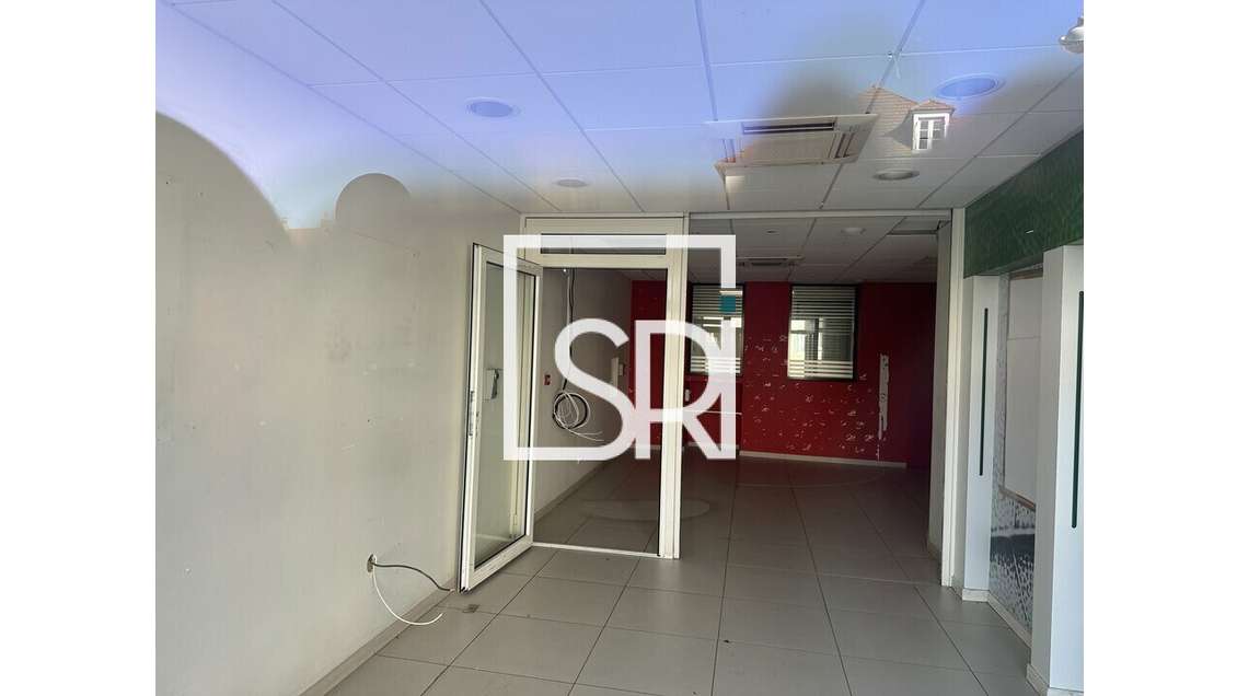 Local commercial 1583m²+ logement à vendre Randan