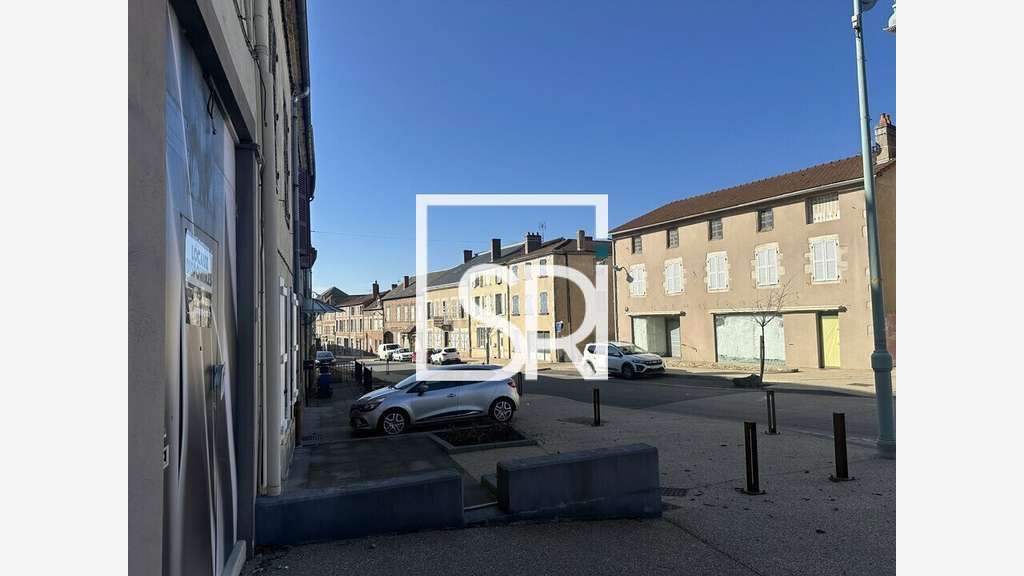 Local commercial 1583m²+ logement à vendre Randan