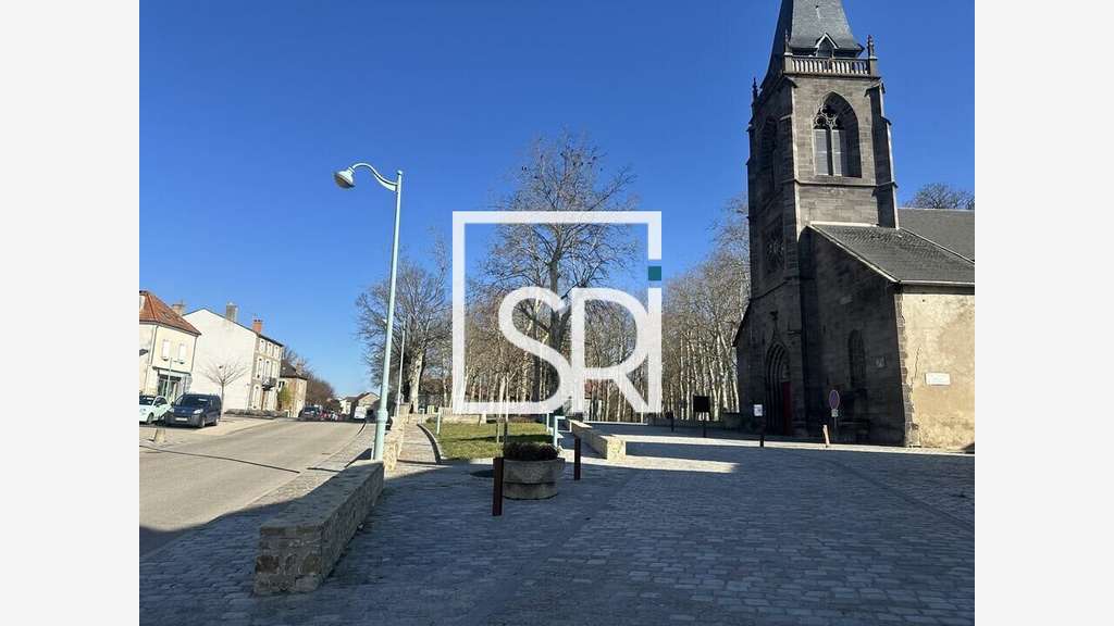Local commercial 1583m²+ logement à vendre Randan
