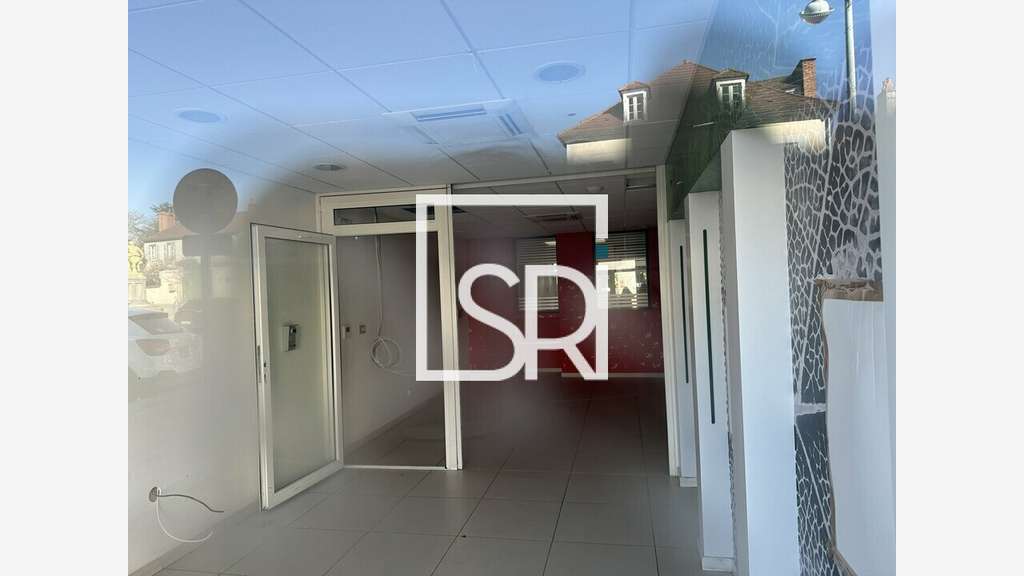 Local commercial 1583m²+ logement à vendre Randan