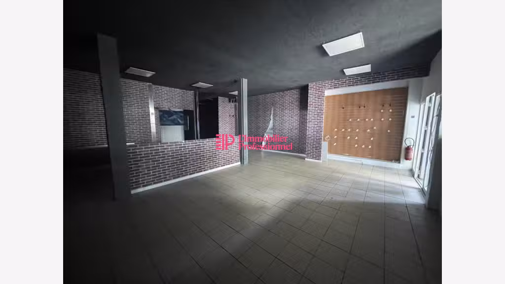 Vente local 275m² avec grande vitrine à Lorient