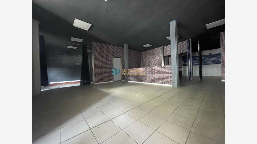 Vente local 275m² avec grande vitrine à Lorient