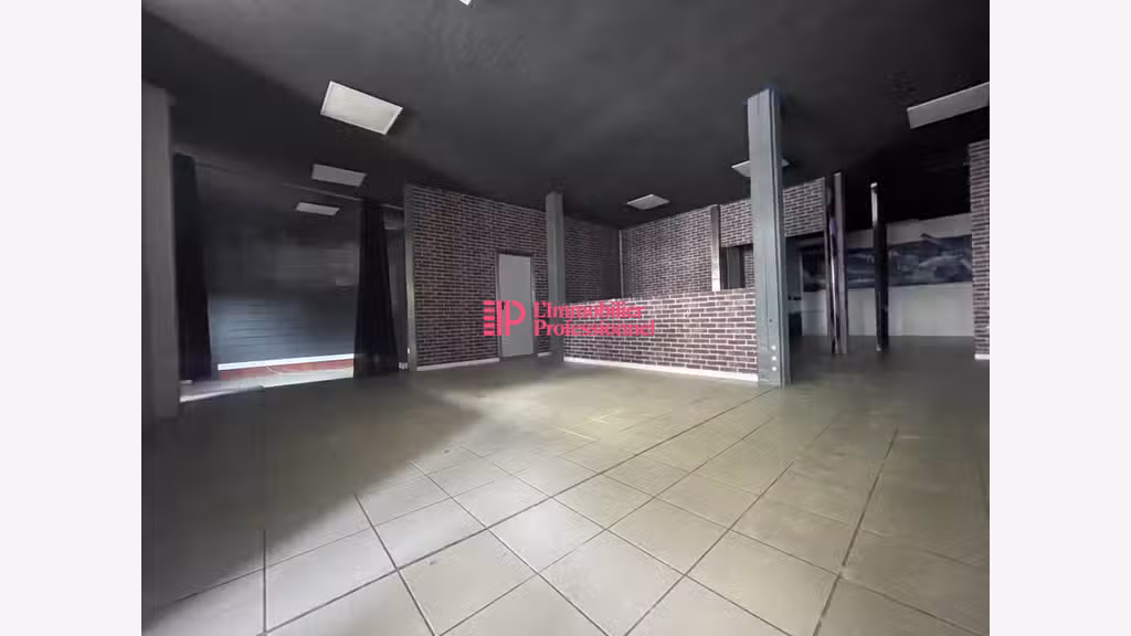 Vente local 275m² avec grande vitrine à Lorient