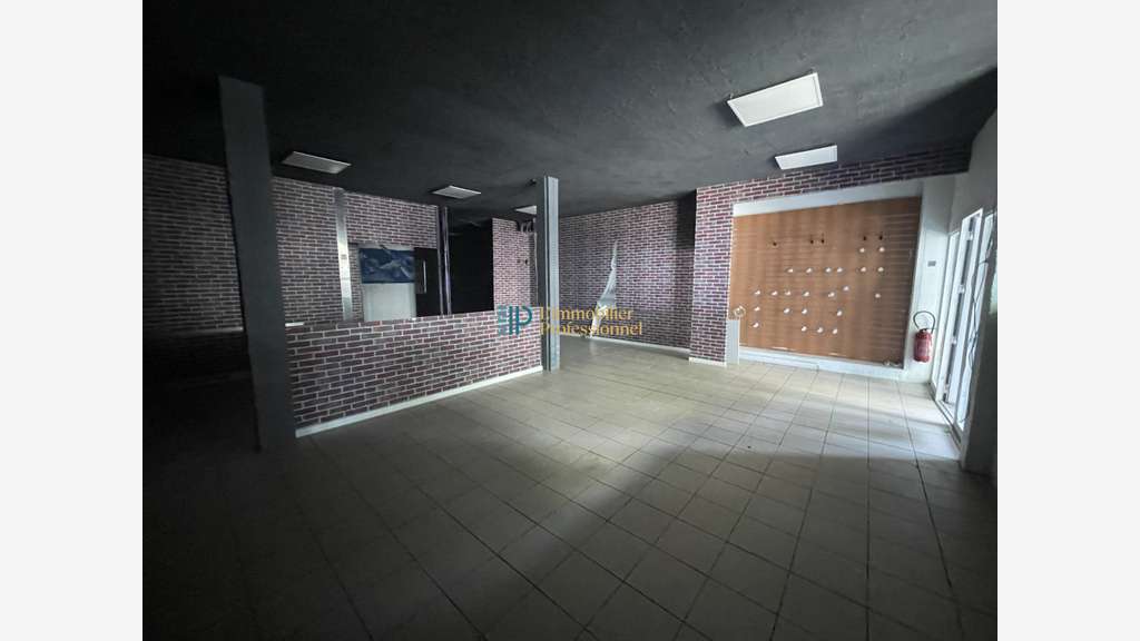 Vente local 275m² avec grande vitrine à Lorient
