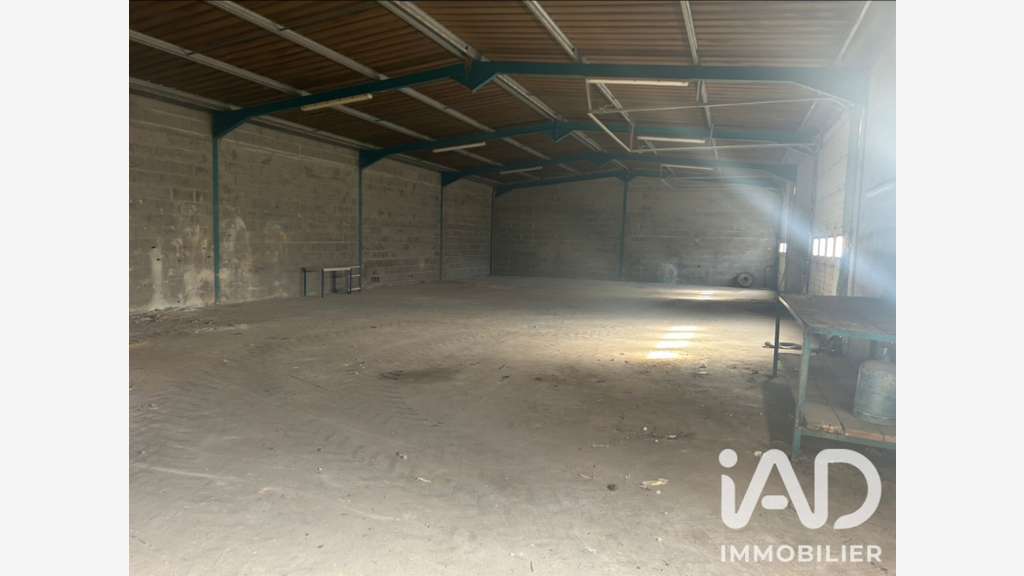 Vente local commercial 460m² à Lucenay-Lès-Aix
