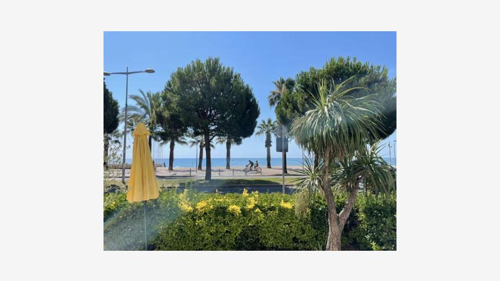 Vente murs libres face plage à Cagnes sur Mer