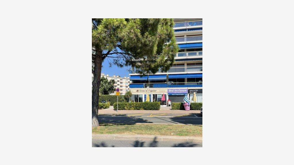 Vente murs libres face plage à Cagnes sur Mer