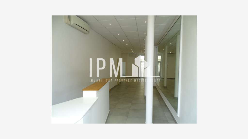 A vendre local commercial 52m² à Marseille 13005