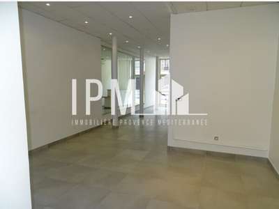 A vendre local commercial 52m² à Marseille 13005
