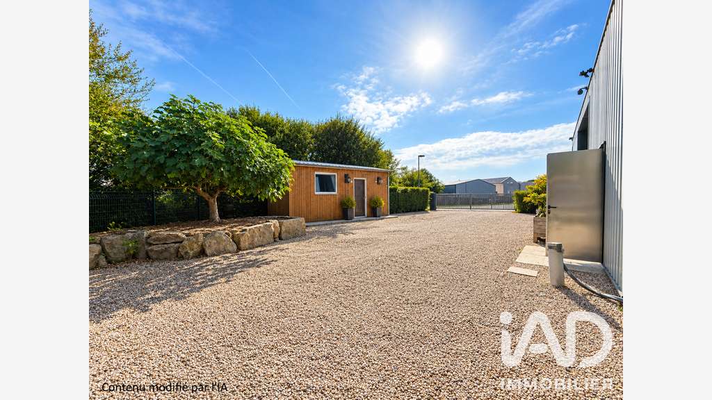Vente superbe bâtiment commercial à Merlevenez