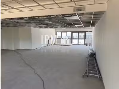 A vendre local 133m² ZA de Napollon Aubagne D96