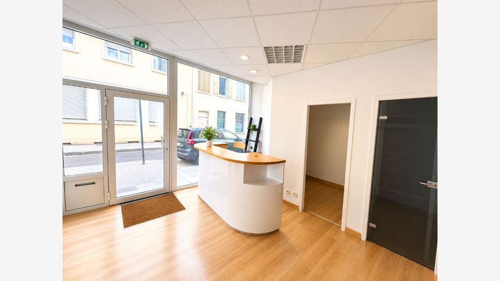 A vendre joli local commercial 115m² RDC à Valence