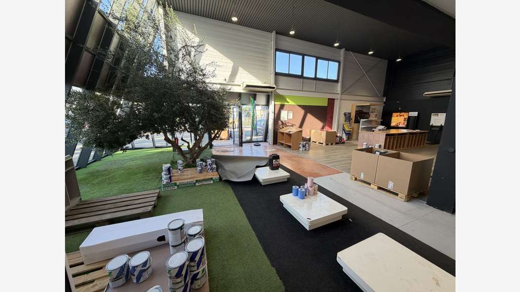 Vente local 700m² terrain 2422m² ZAC Puygouzon