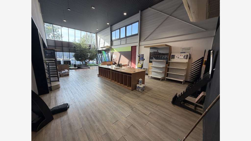 Vente local 700m² terrain 2422m² ZAC Puygouzon