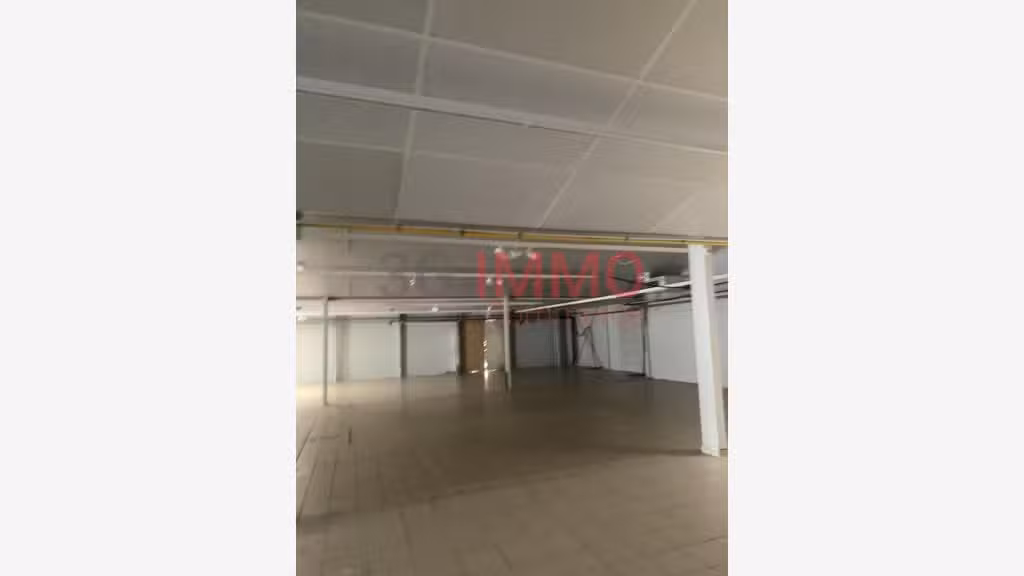 Vente local commercial 1052m² à St-Jean-d'Angély